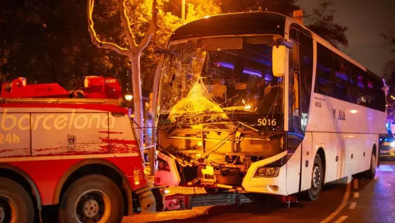 Accident grav în Spania: 46 de răniți după ce un autocar s-a izbit de o clădire