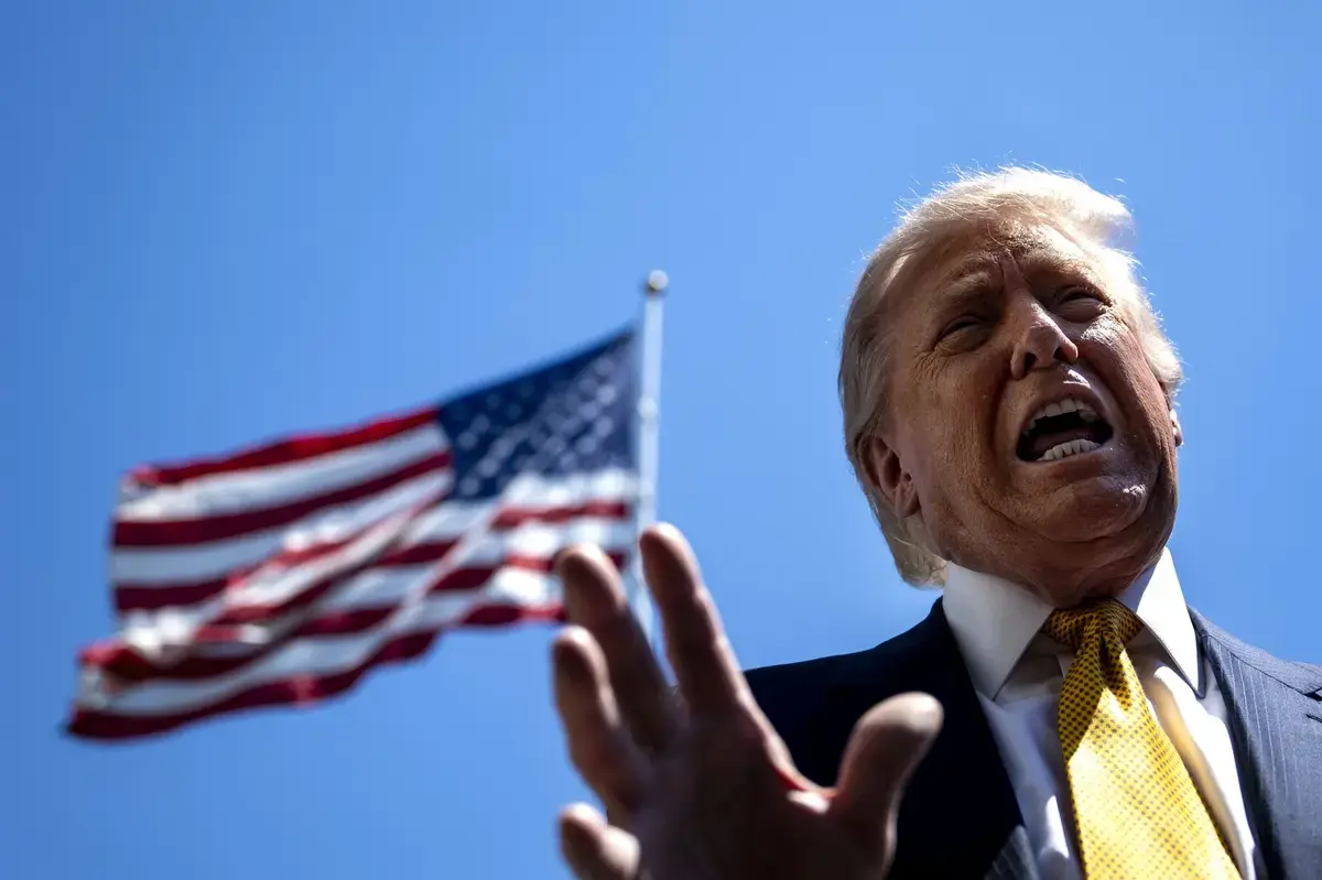 Donald Trump spune că strâmtoarea Ormuz este „teritoriu american”. O replică din Iran