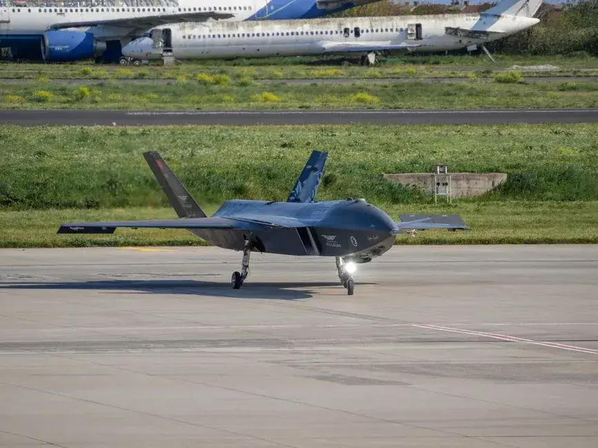 Dronă militară prăbușită lângă granița cu Ucraina, incident la Luncavița