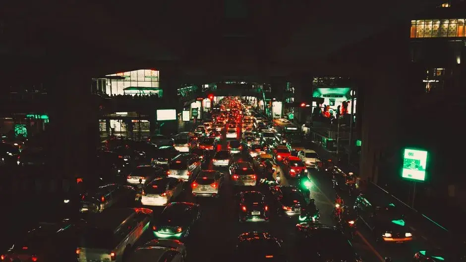 Migranții marocani salvați din TIR în București după o călătorie periculoasă.