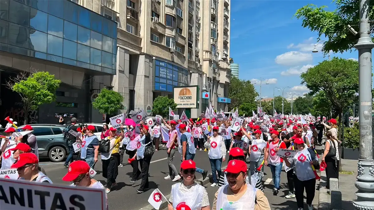 Mii de angajați din sănătate protestează la București împotriva noii legi a salarizării