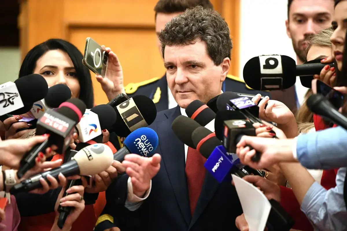 Nicușor Dan, acuzat că e mușamalizat: „Măcar să clipească
