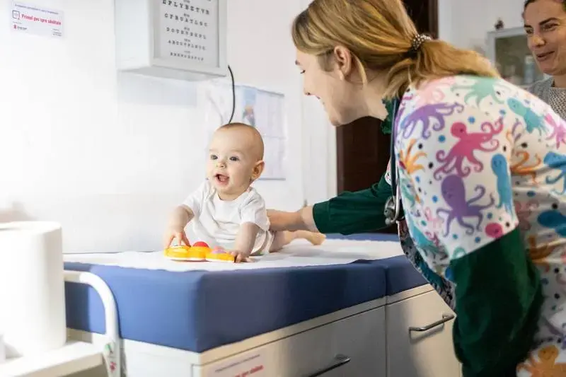Peste 270.000 de români, inclusiv mii de copii, fără medic de familie: Un program intervine