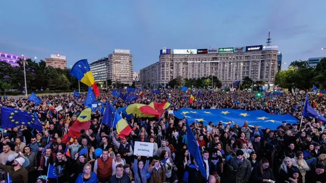 Protest în Piața Victoriei pentru apărarea democrației