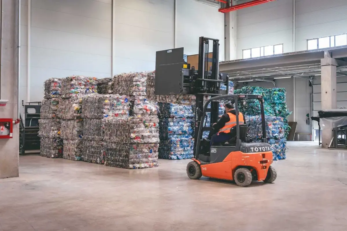 Românii au returnat peste 2,5 miliarde de ambalaje în Sistemul de Garanție-Returnare