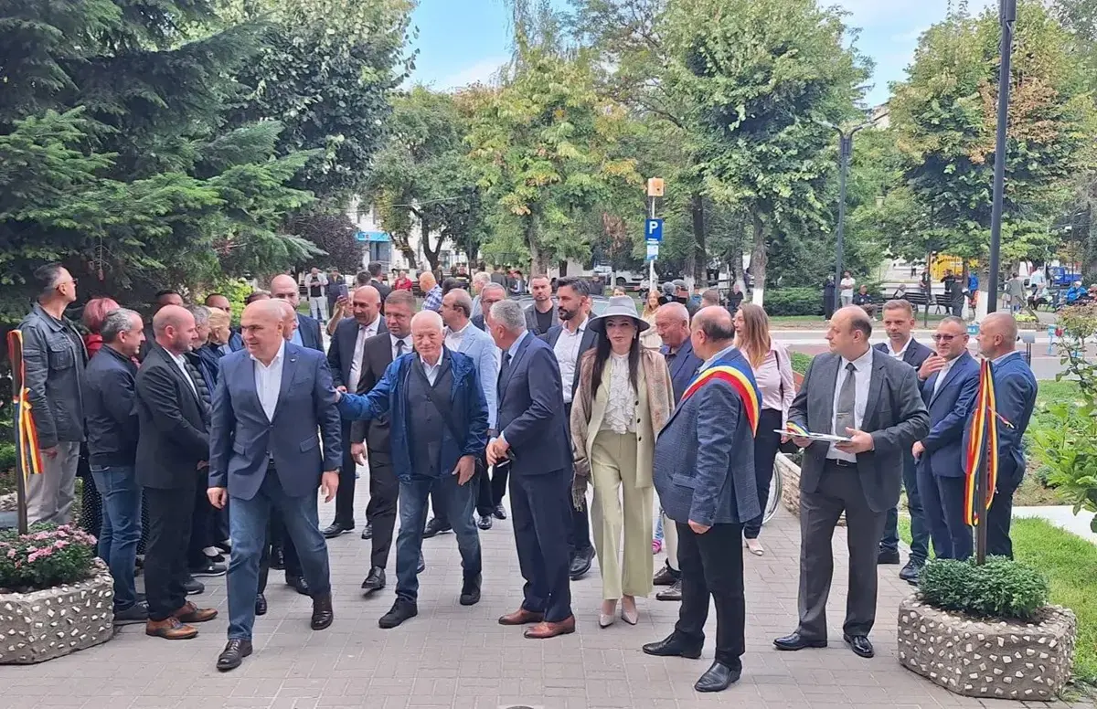 Ilie Bolojan, primit cu injurii și blesteme la Drăgășani. Premierul demis a declanșat indignarea localnicilor