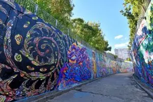 Streetwise 2026: 100 de artiști transformă pasajul Lujerului într-o galerie de artă urbană