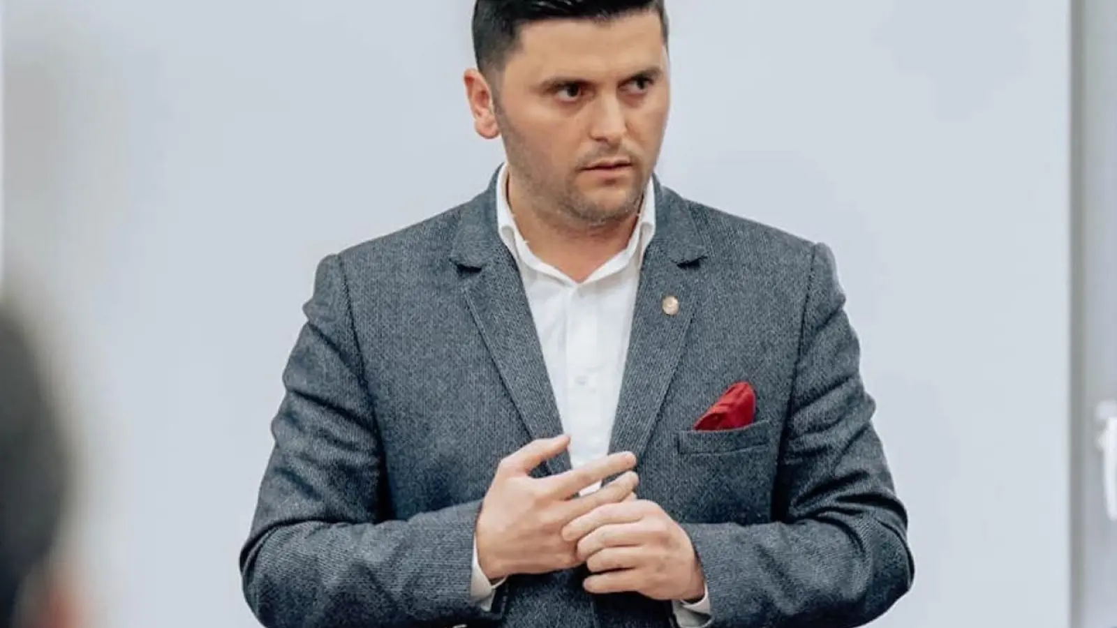 Adrian Cozma: premierul Niculescu trebuie să aducă un guvern de tehnocrați