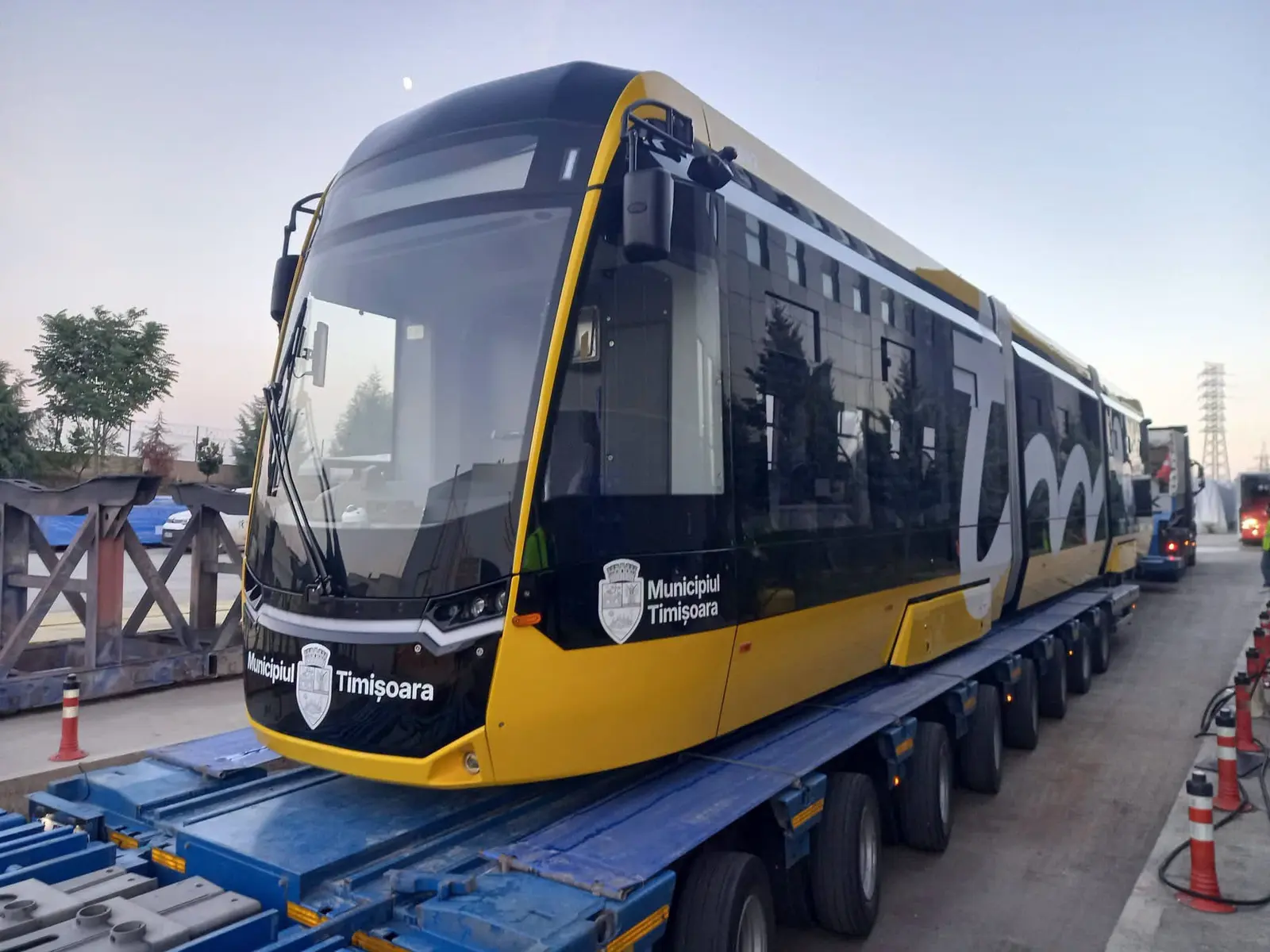 Al doilea tramvai scurt pentru linia 7 a ajuns la Timișoara; mai rămân opt din cele zece achiziționate