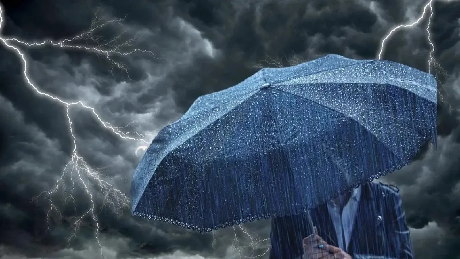 Avertizare meteo: Averse puternice, fulgere și vânt în mai multe județe