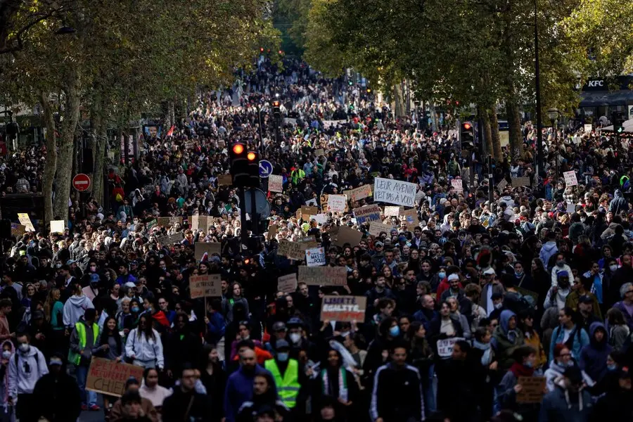 Costi Rogozanu explică de ce elevii francezi protestează pentru probleme pe care românii le consideră nesemnificative