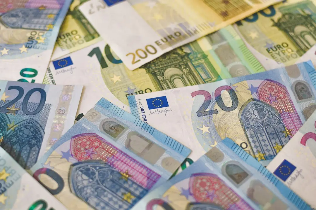 Economia României, sub presiunea crizelor repetate și a inflației ridicate