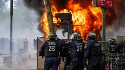 Extrema dreaptă folosește violențele urbane pentru a intensifica discursul antiimigrație