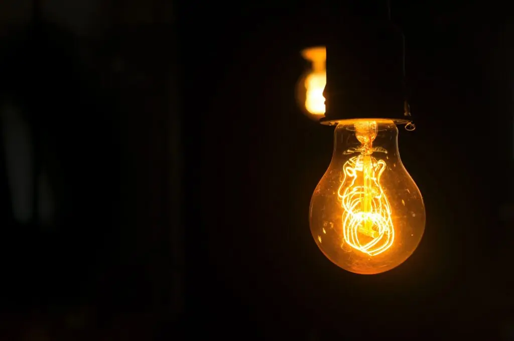 Factura la energie a explodat în România: 51,6% scumpire
