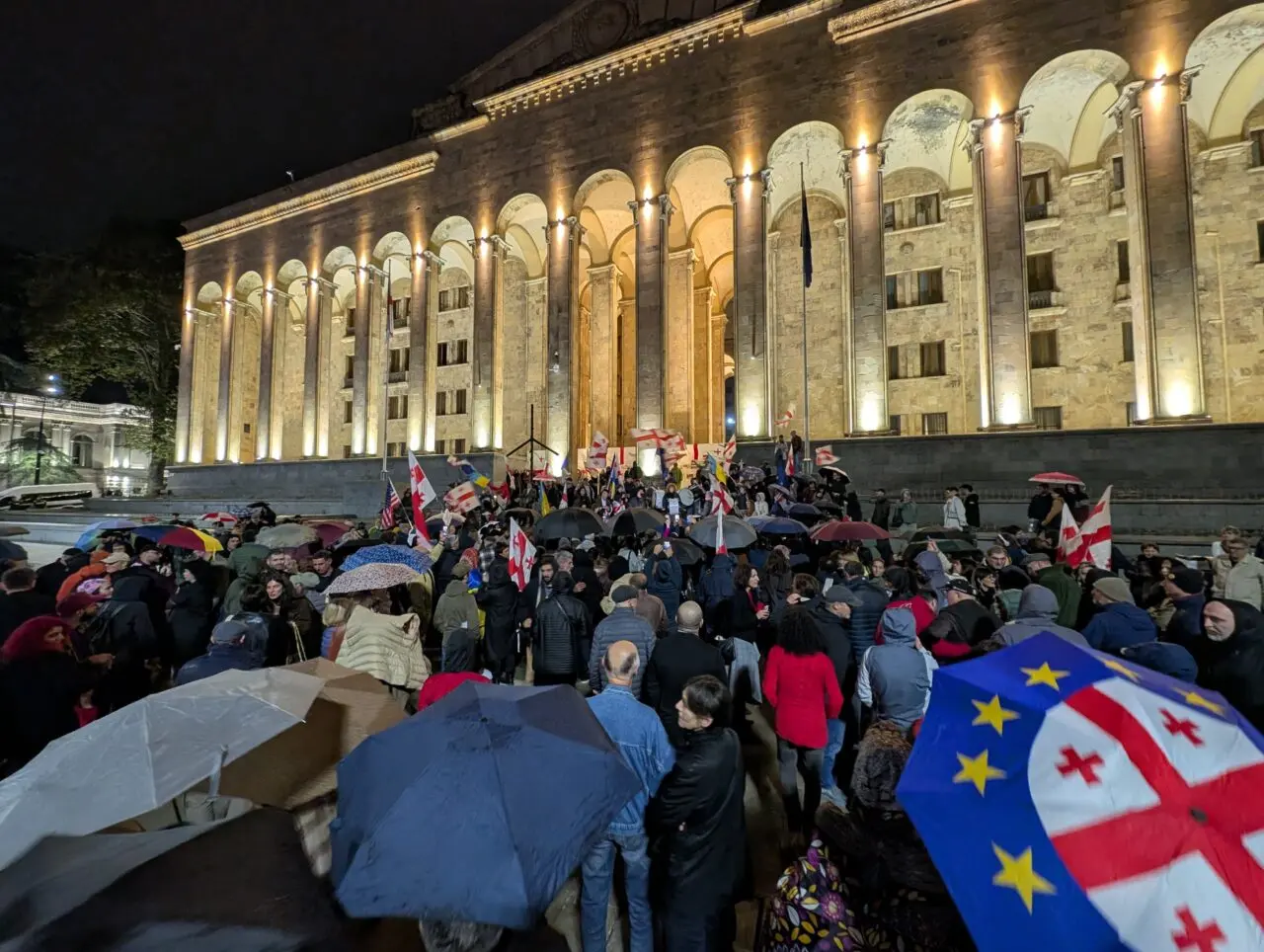 Guvernul cere eliminarea a cinci partide de opoziție