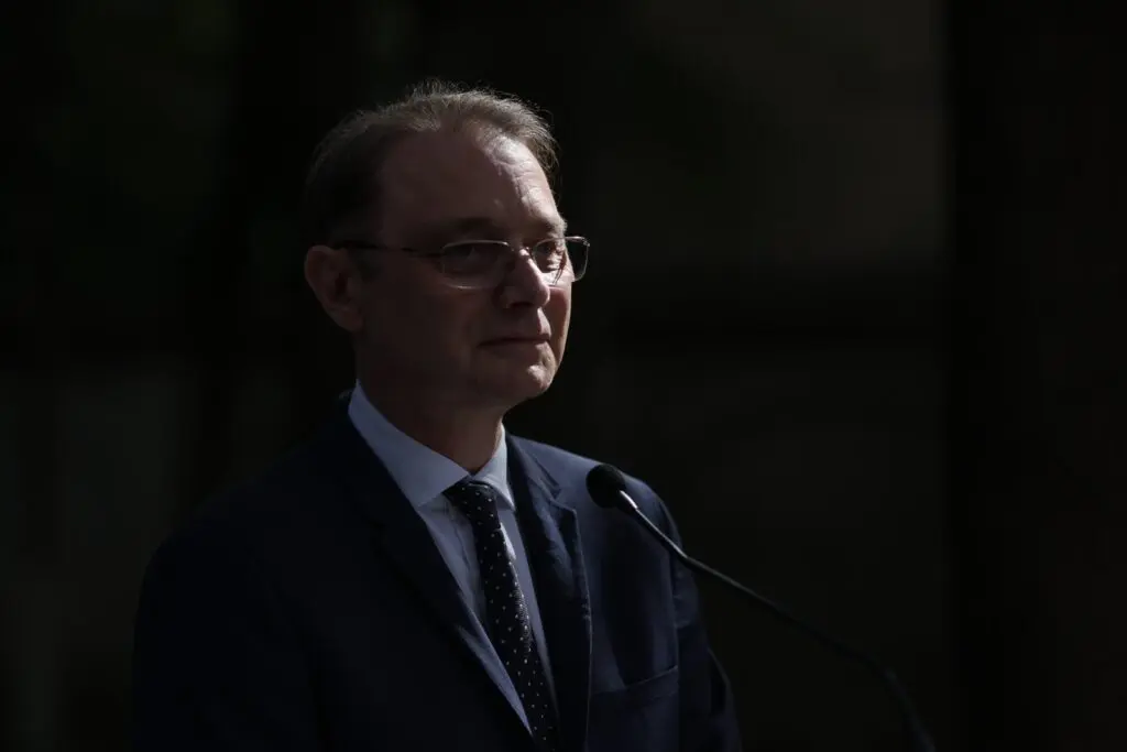 Guvernul Niculescu: portofoliile între obligații de stat și interese partidare