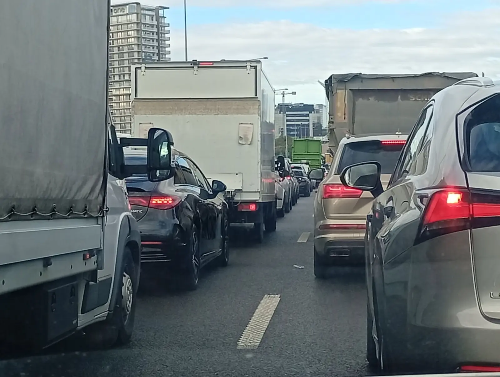 Haos pe Dimitrie Pompeiu: sens unic, autobuze deviate și metrou plin