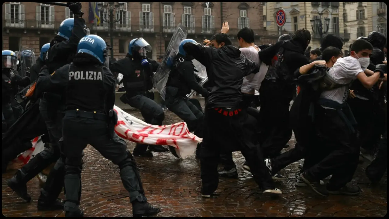 Italia în flăcări: mii de protestatari, violențe și amenințări de grevă generală