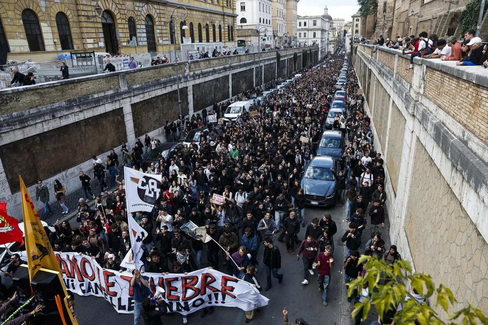Italia în stradă: sute de mii cer un trai mai bun