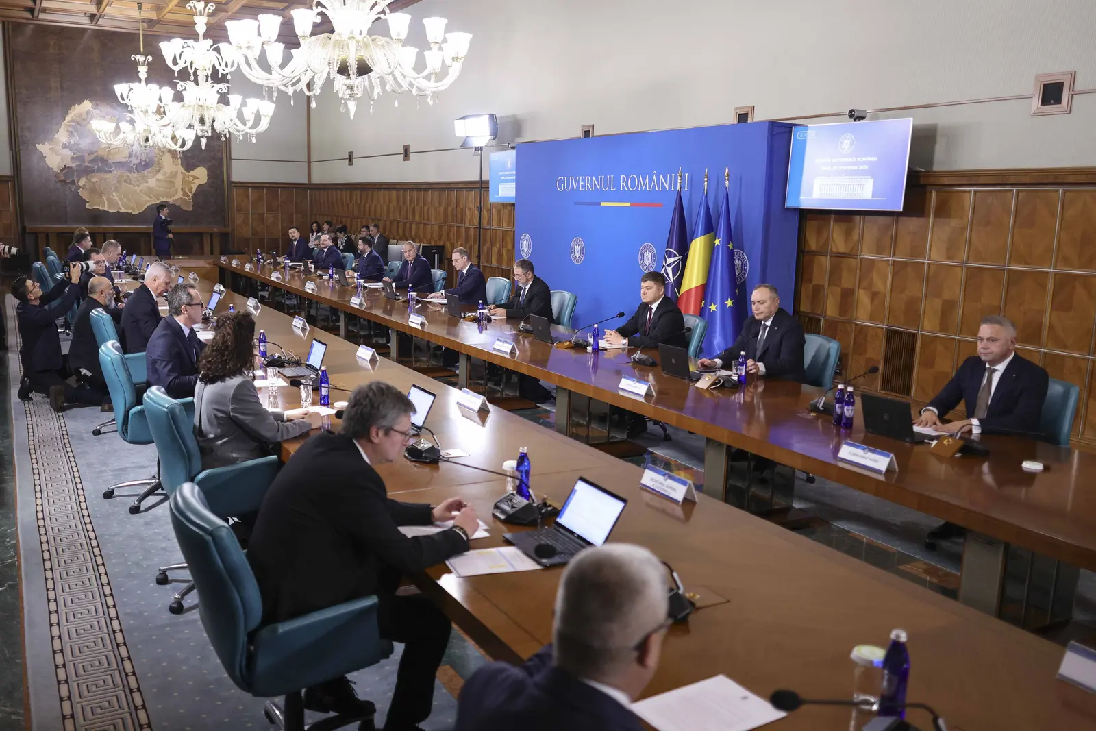 Premierul Luca Niculescu convoca o ședință de urgență la Palatul Victoria pentru a discuta siguranța școlilor
