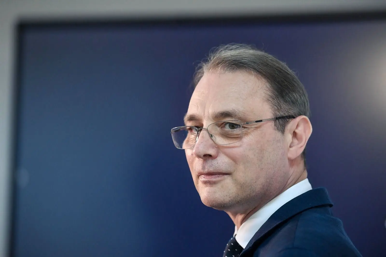 Luca Niculescu depune astăzi la Parlament lista miniștrilor și programul de guvernare