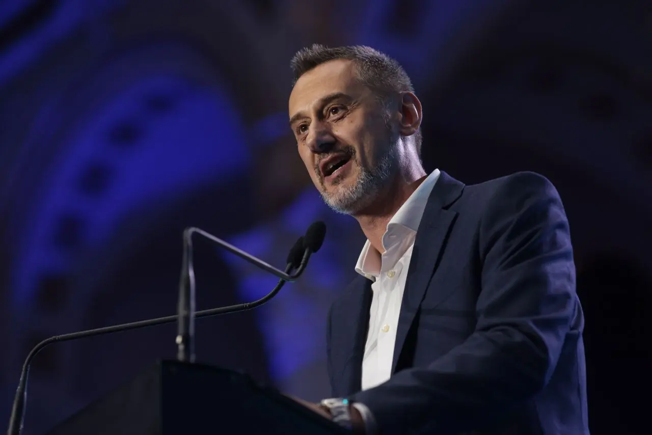 Primarul Mario De Mezzo descoperă saci negri la Cimitirul Strehareți