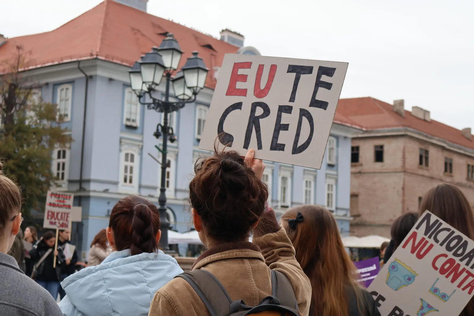 Marș la Timișoara pentru a opri violența asupra femeilor și a cere sprijin adecvat