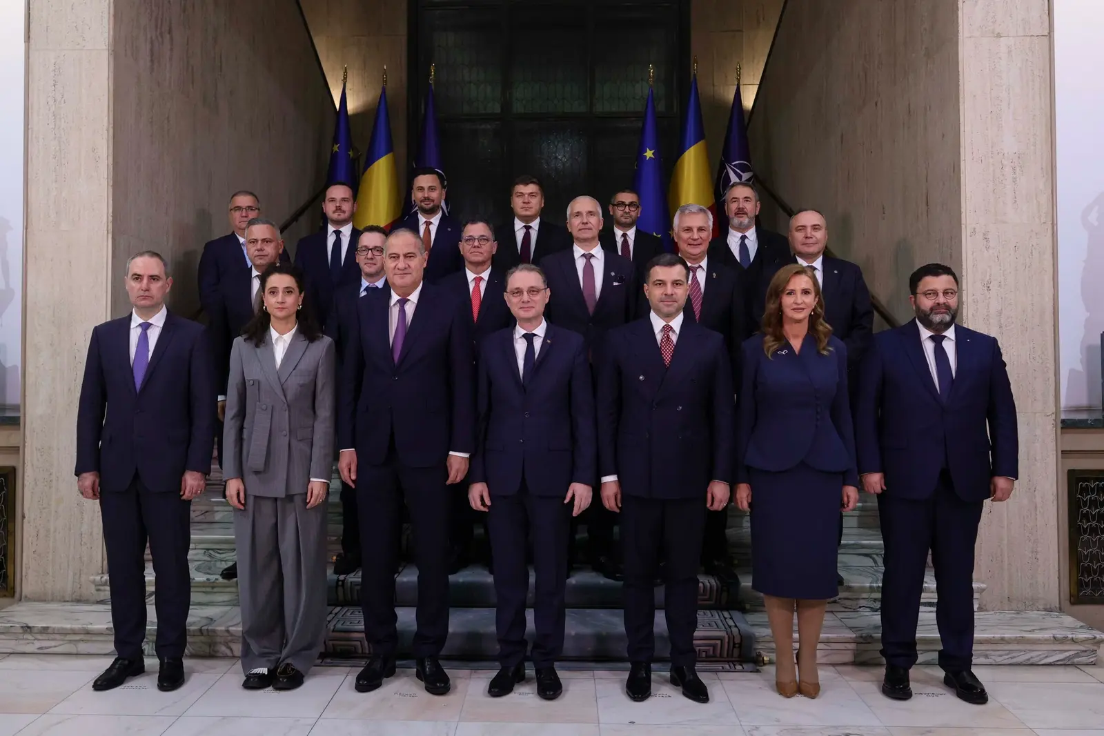 Miniștri buni la toate: rotația eternă a acelorași nume în guvernele României