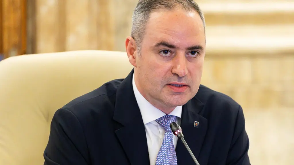 Alegerile anticipate sunt prețul corect pentru criza politică, iar funcția de premier e doar onorant