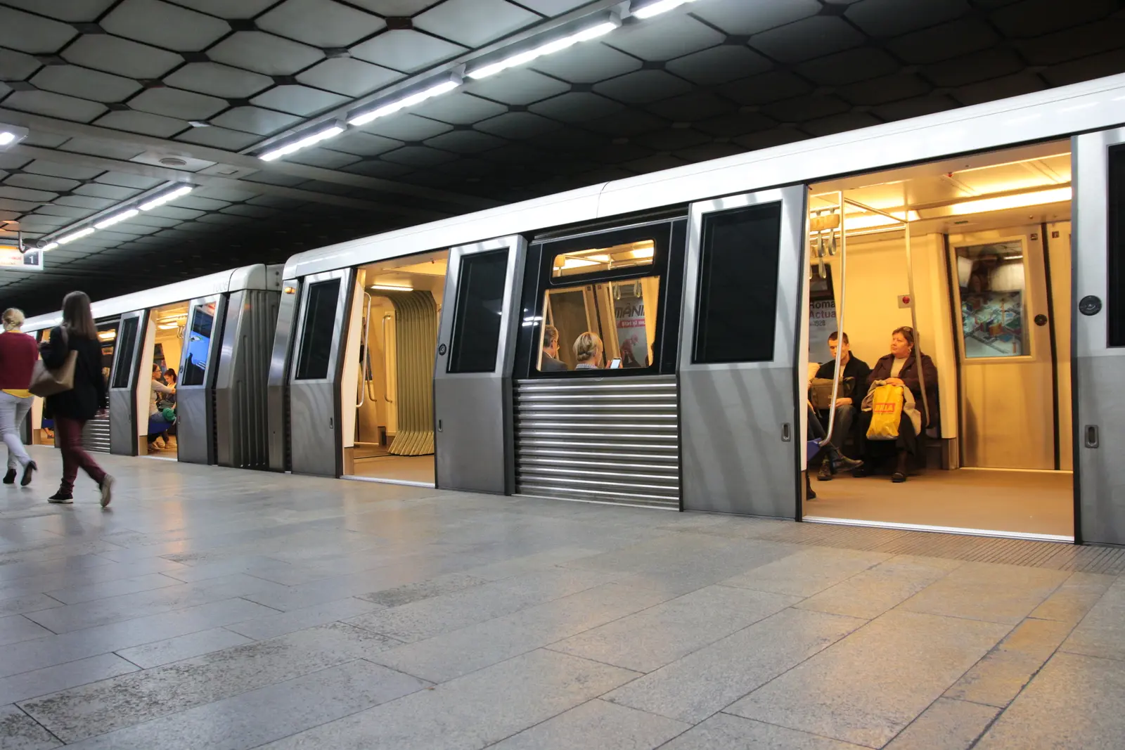 Negocieri cu sindicaliștii Metrorex după amenințarea de grevă generală la Ministerul Transporturilor