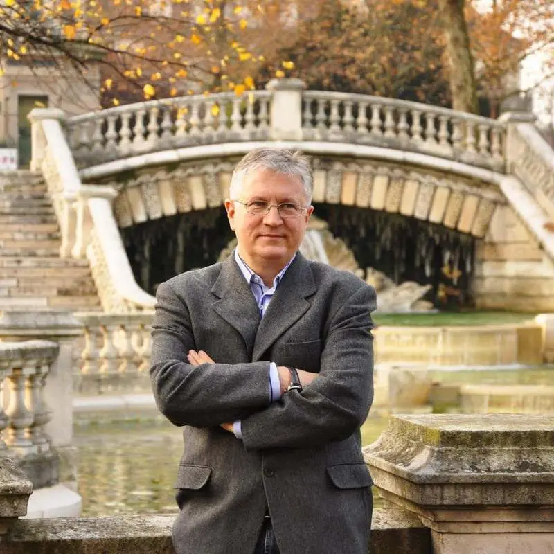 Diplomat de carieră adus de la Lyon la Palatul Victoria!