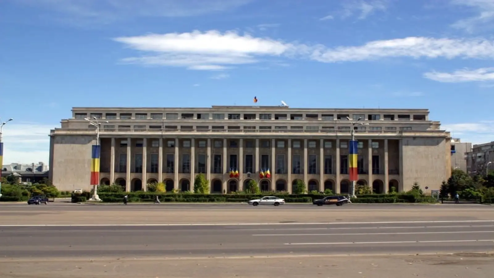 Palatul Victoria și alte clădiri din țară, iluminate în verde de Ziua Sănătății Mintale