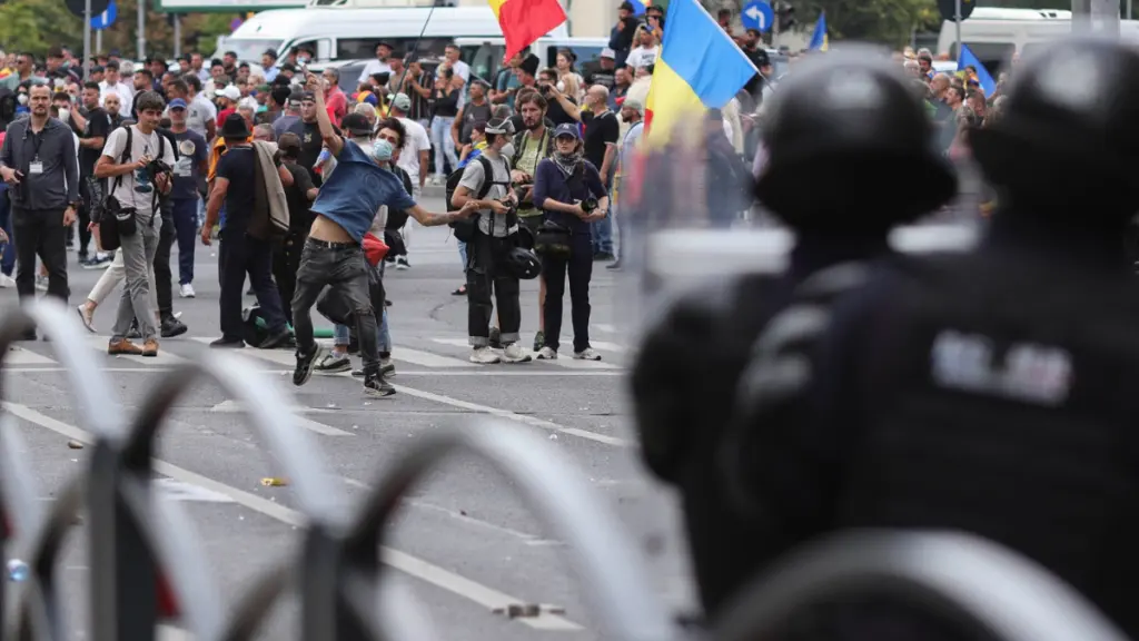 Percheziții în Capitală după violențele din Piața Victoriei: 21 de suspecți au fost reținuți