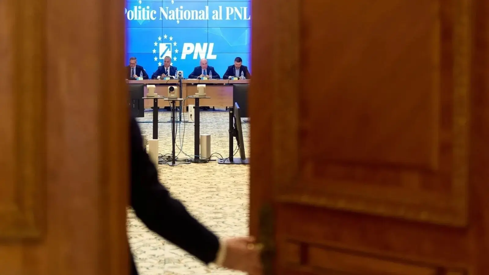 Tensiuni maxime în PNL: Tabăra Bolojan denunță negocierile ascunse cu PSD