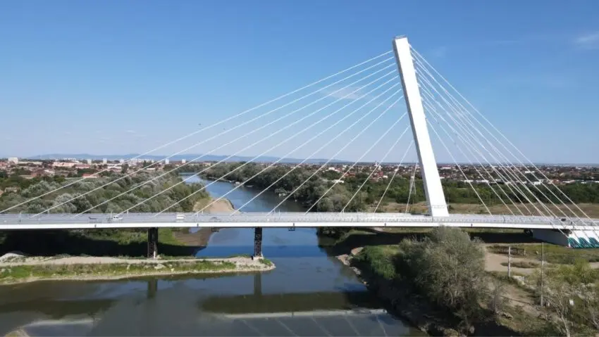 Podul hobanat din Arad, reparații la nouă luni de la inaugurare
