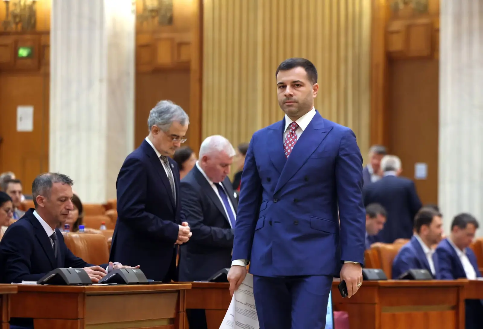 Popa, ministrul Transporturilor: carieră în finanțe și drept, nu în inginerie