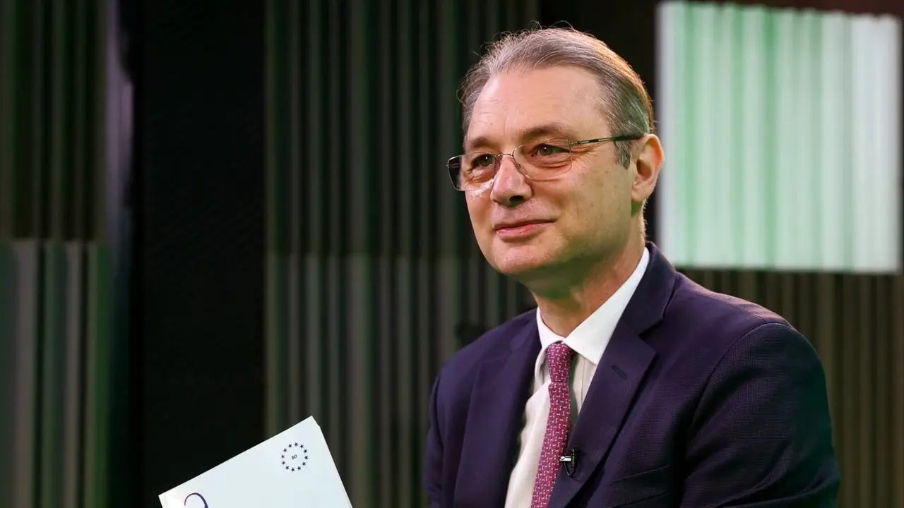 Premierul desemnat Luca Niculescu recomandă o carte de 129 de lei: se citește ca un roman polițist