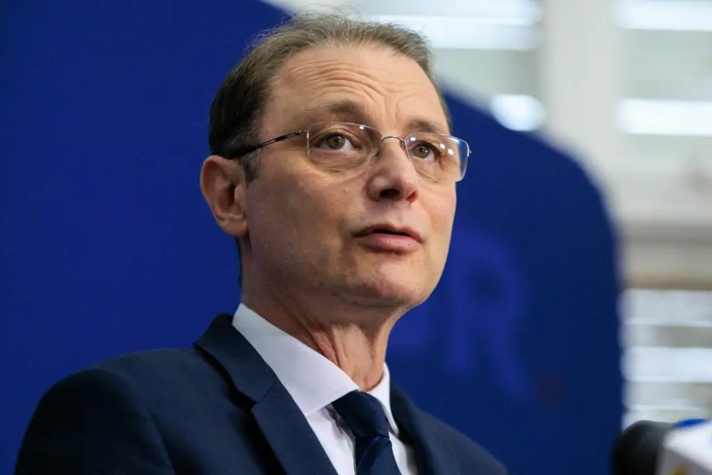 Premierul Luca Niculescu avertizează: „Situația economică este foarte serioasă” și identifică soluțiile