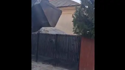 Primăria Băilești a dus cu excavatorul gunoiul înapoi la un localnic