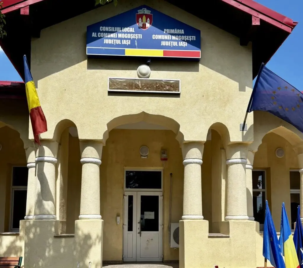 Primăria Mogoșești a cumpărat trei mașini electrice pentru primar și familia sa