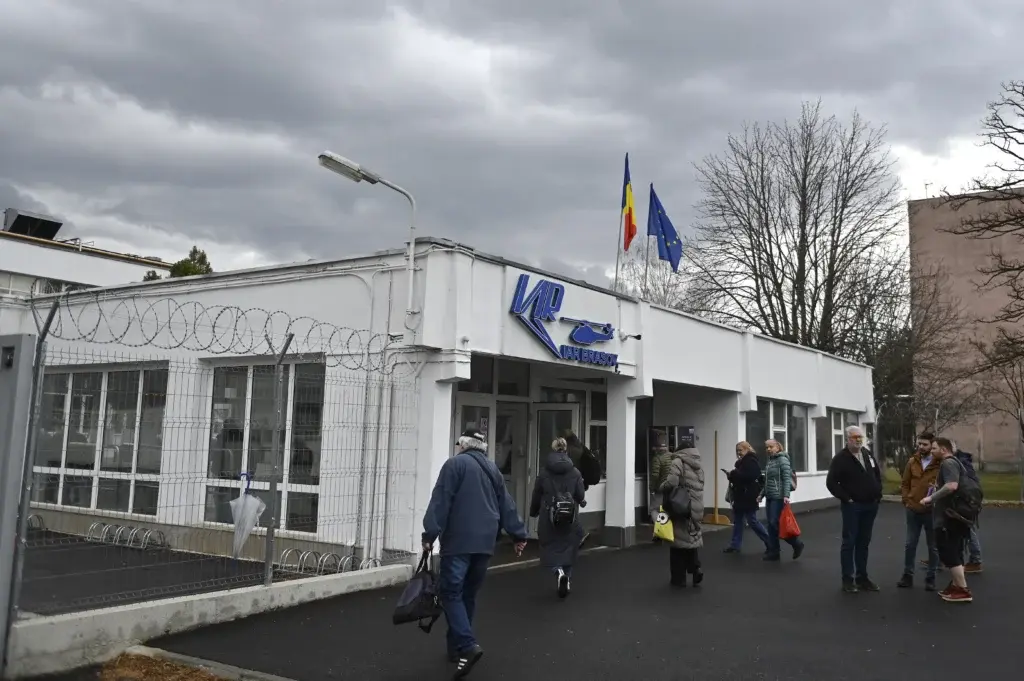 Protest la IAR Brașov: angajații împotriva majorării salariilor conducării și achiziției elicopterelor străine