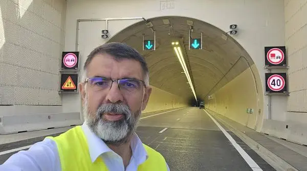 Senatorul Robert Cazanciuc a traversat primul tunel forat al autostrăzii A1 Sibiu - Pitești