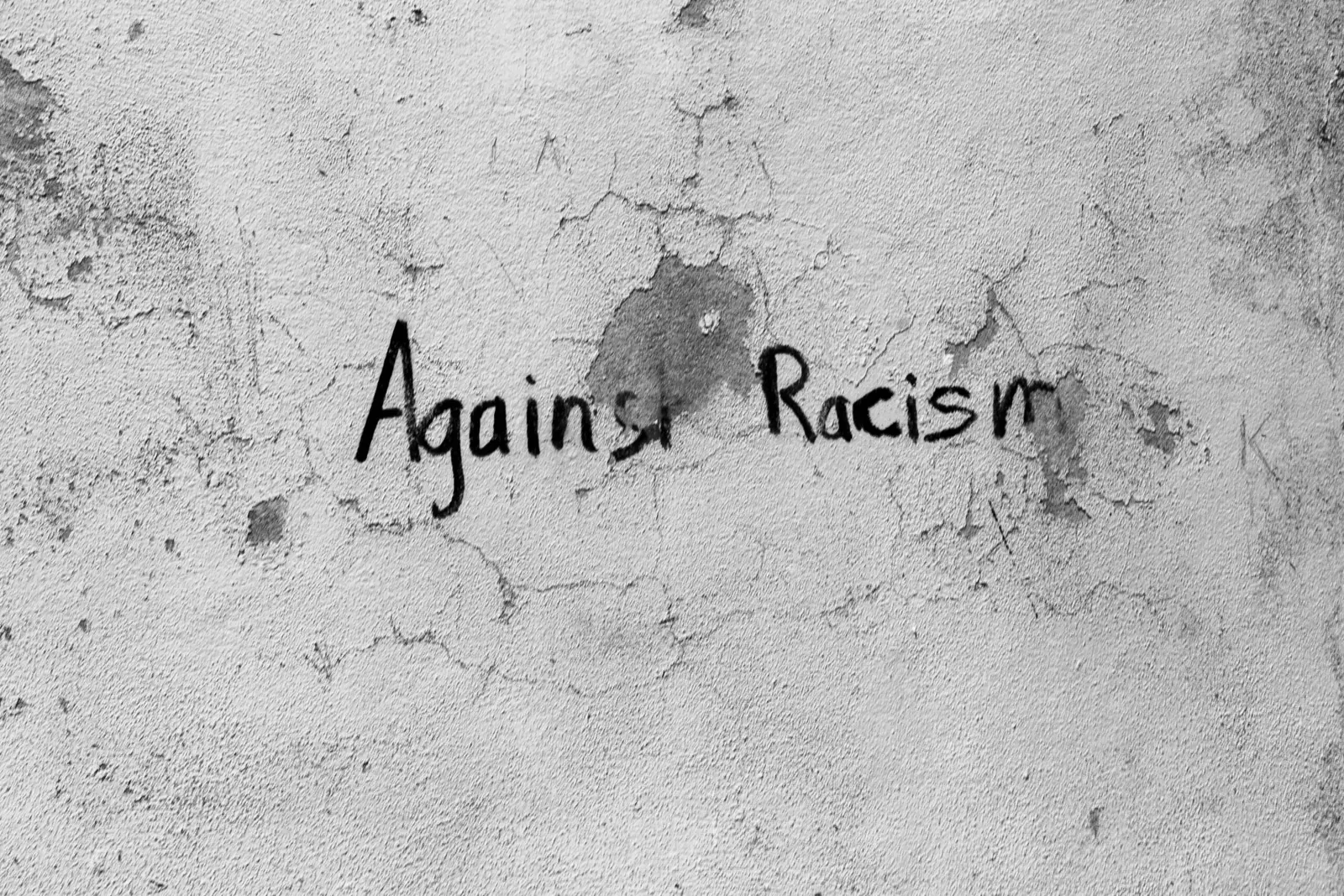 Platforma Stop Rasism: Cum poți raporta online incidentele antisemite și xenofobe în România
