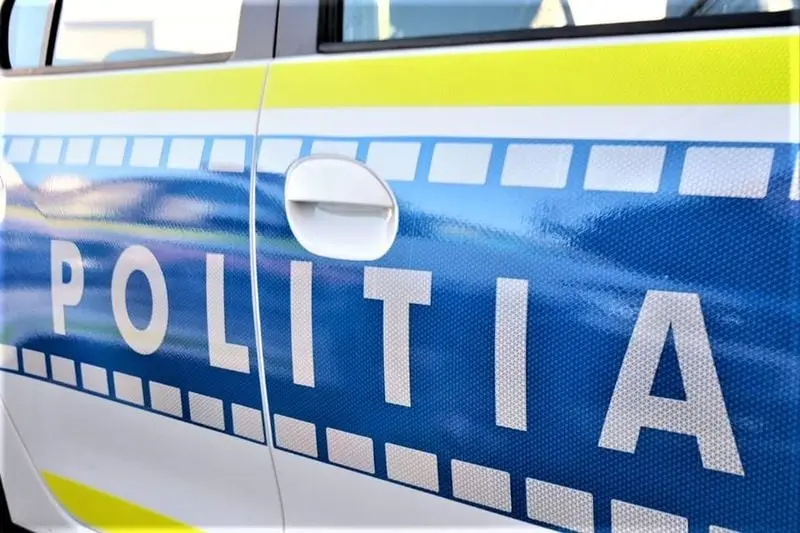 Trafic blocat între Târgoviște și Ploiești: un camion plin cu substanțe toxice s-a răsturnat lângă o benzinărie