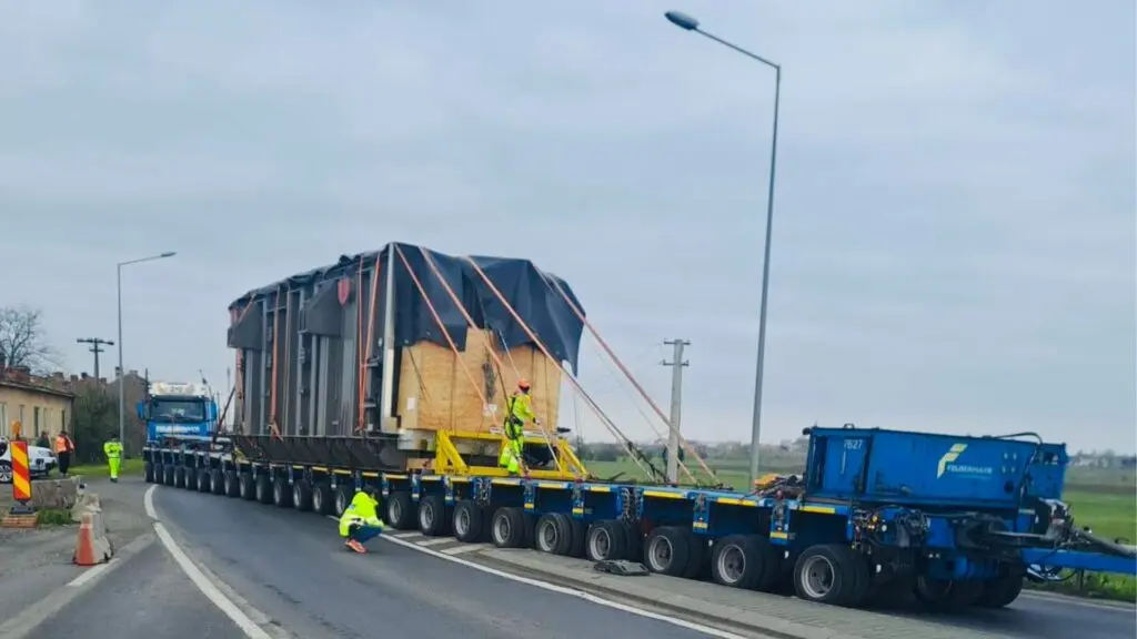 Transporturi speciale pe șoselele din România: trasele anunțate de Poliție