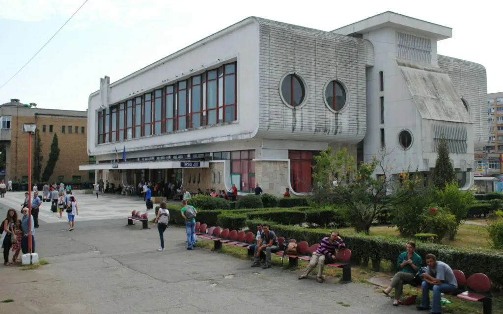 Trenurile Cluj-București își schimbă traseul de joi din cauza lucrărilor de modernizare