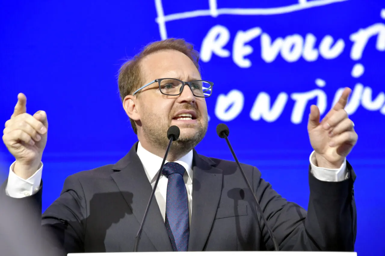 USR decide în unanimitate să nu voteze Guvernului Luca Niculescu în Parlament
