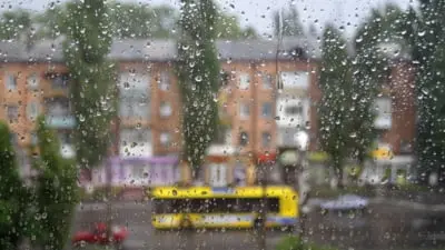 Vremea o ia razna în aproape toată țara: Cod galben de ploi torențiale și vânt napraznic
