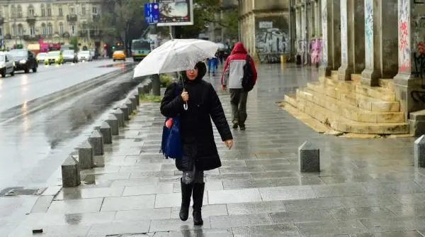 Vremea se schimbă radical: Ploi torențiale și vijelii în majoritatea regiunilor și în București